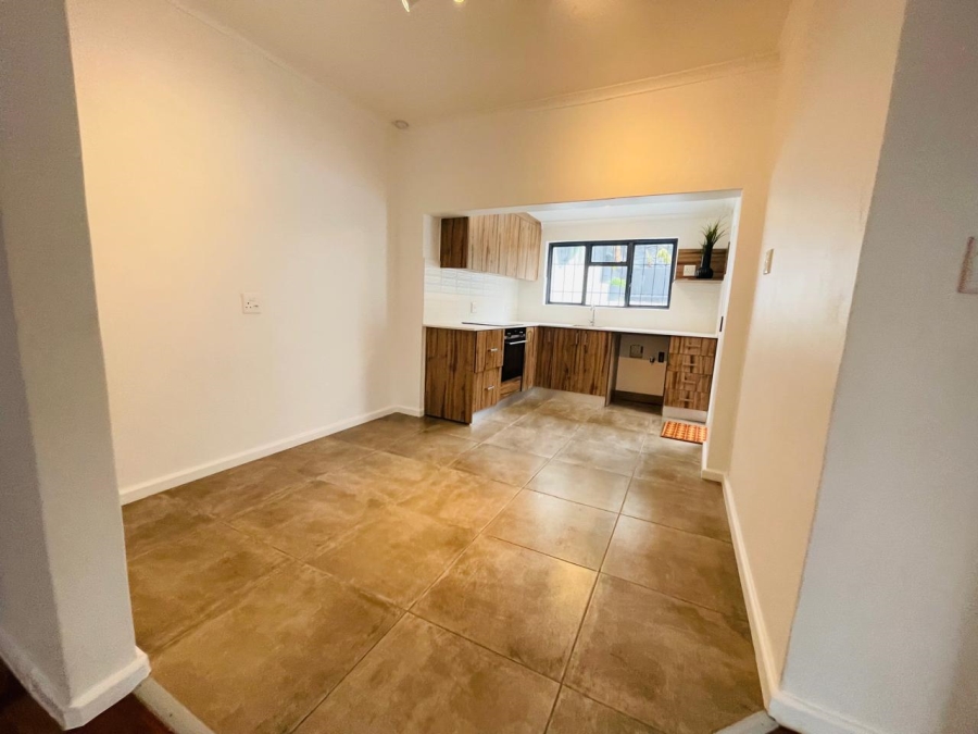 2 Bedroom Property for Sale in Vredehoek Western Cape